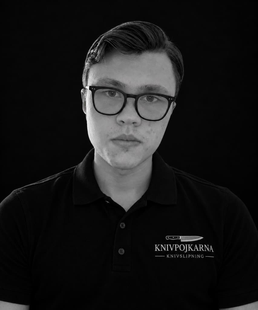Portrait of John Julius Erik Walden, CEO of Knivpojkarna